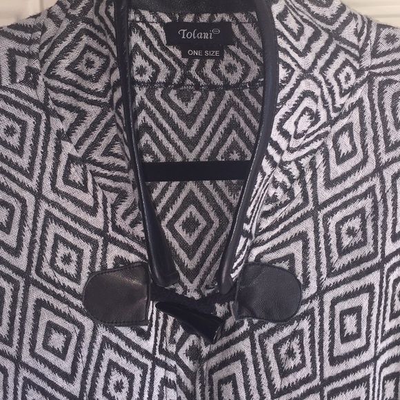 Rare 🦄 TOLANI geo print Cape Poncho Anthro✨NWOT - Picture 3 of 4